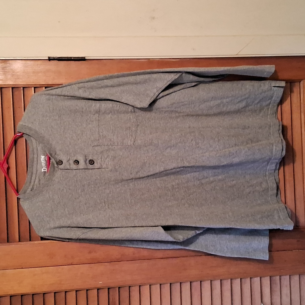 Duluth men's size large relaxed fit long tail long sleeve gray t-shirt